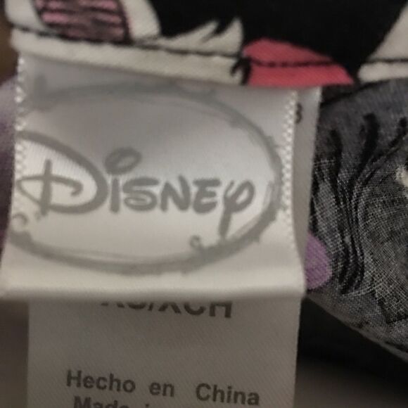 Disney Aristocats Scrub Top! 2 pocket - Picture 6 of 6